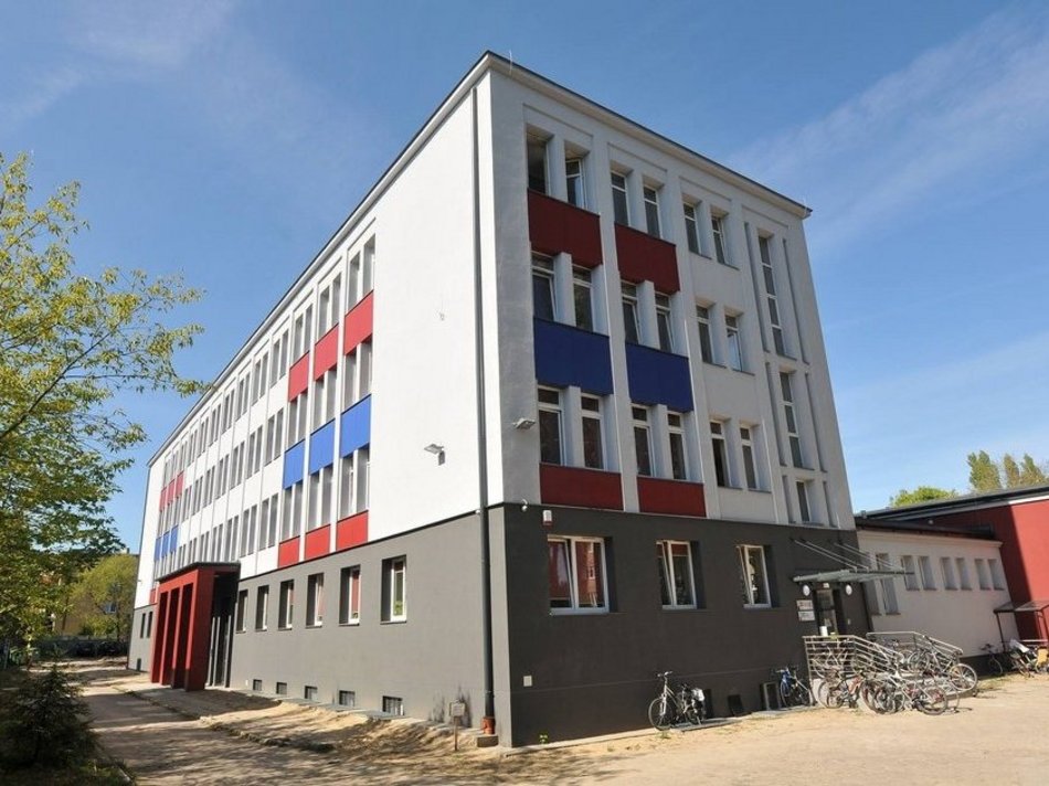 Łódź. Publiczne Liceum Ogólnokształcące Politechniki Łódzkiej (ul. Różyckiego 5)