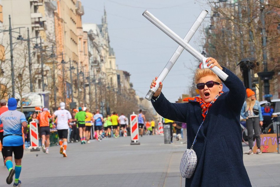 Łódź. Strefa kibica na DOZ Maraton Łódź 2026. Jak Łodzianie dopingowali biegaczy?