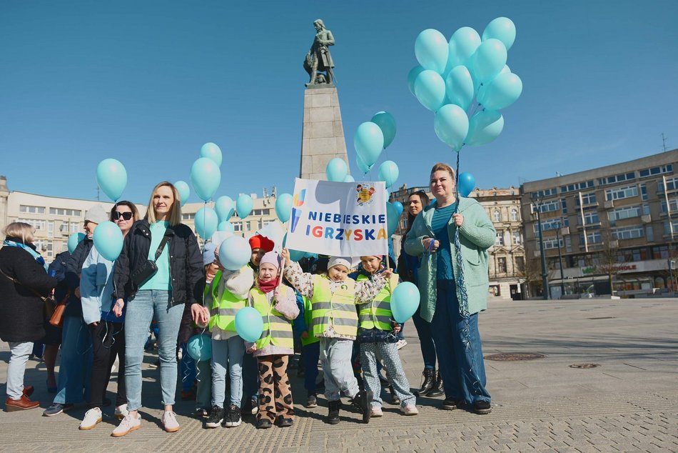 Łódź. Światowy Dzień Autyzmu. Przedszkolaki przemaszerowały Piotrkowską!