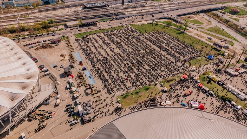 Łódź. Motocykliści opanowali Łódź! Otwarcie sezonu pod Atlas Areną i parada przez miasto