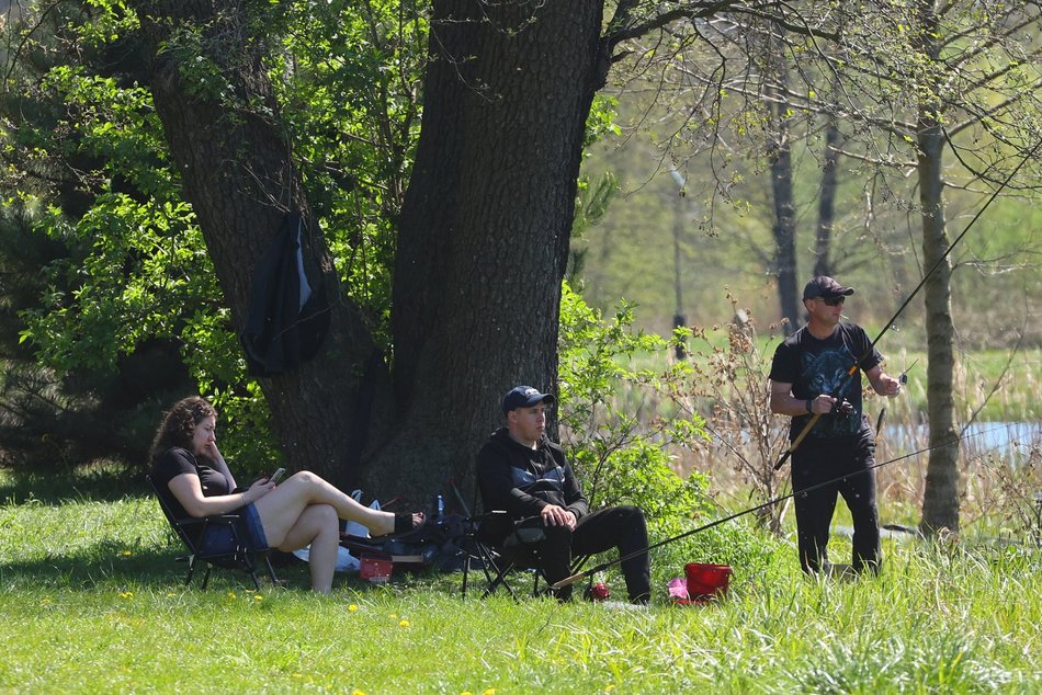 Łódź. Majówka na Stawach Stefańskiego w Łodzi. Słowiańska wioska, rowery wodne i grillowanie