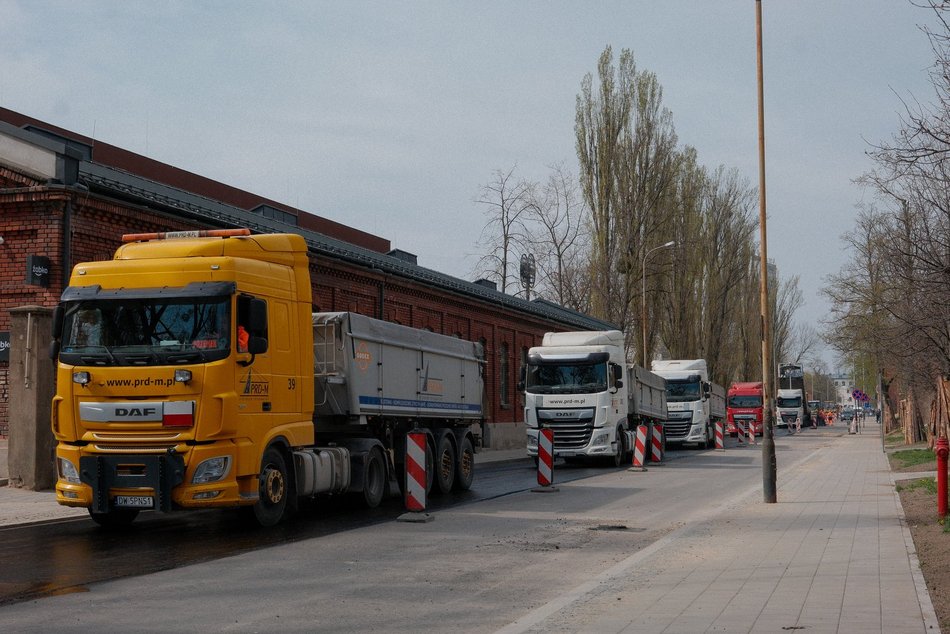 Łódź. Remont Tymienieckiego w Łodzi. Jest już nowa jezdnia i chodniki