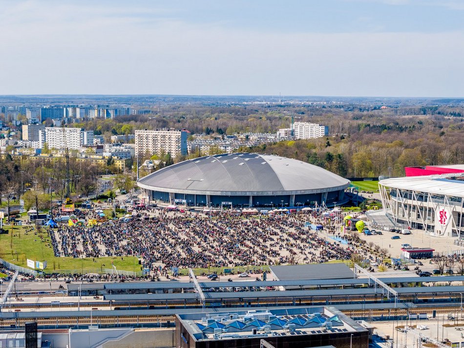 Parada motocyklistów przejechała ulicami Łodzi. Sezon rozpoczęty! Byłeś?