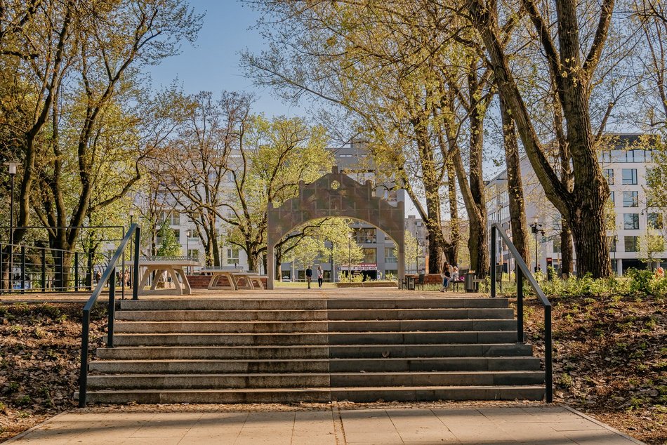 Park Staromiejski w Łodzi - wiosna, zieleń