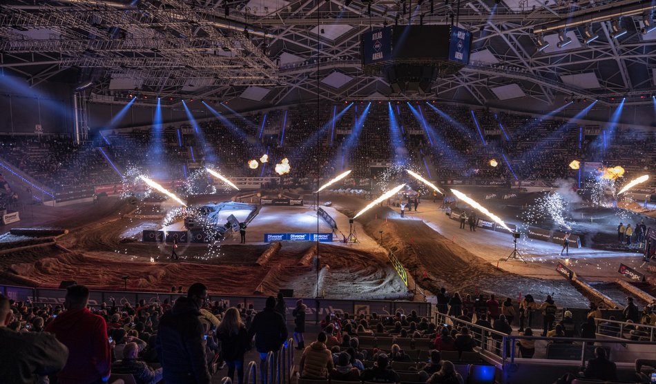 motocyklista na torze