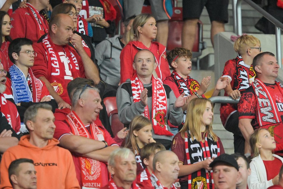 Kibice Widzewa Łódź z Pogonią Szczecin. Byłeś/aś tam? Znajdź się w galerii!