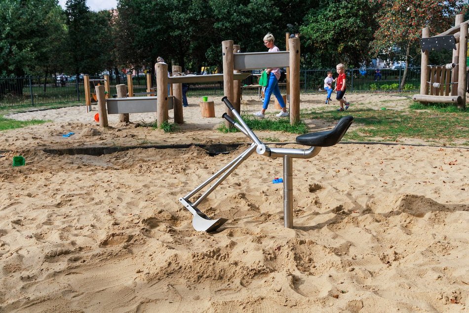 Łódź. Nowy park zabaw na Widzewie w Łodzi. Takiego miejsca chcieli łodzianie