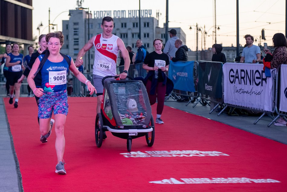 Łódź. Bieg Ulicą Piotrkowską Rossmann Run 2025 wystartował! Walka o życiowe rekordy