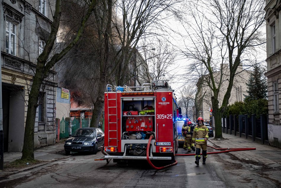 dym z pożaru w mieście