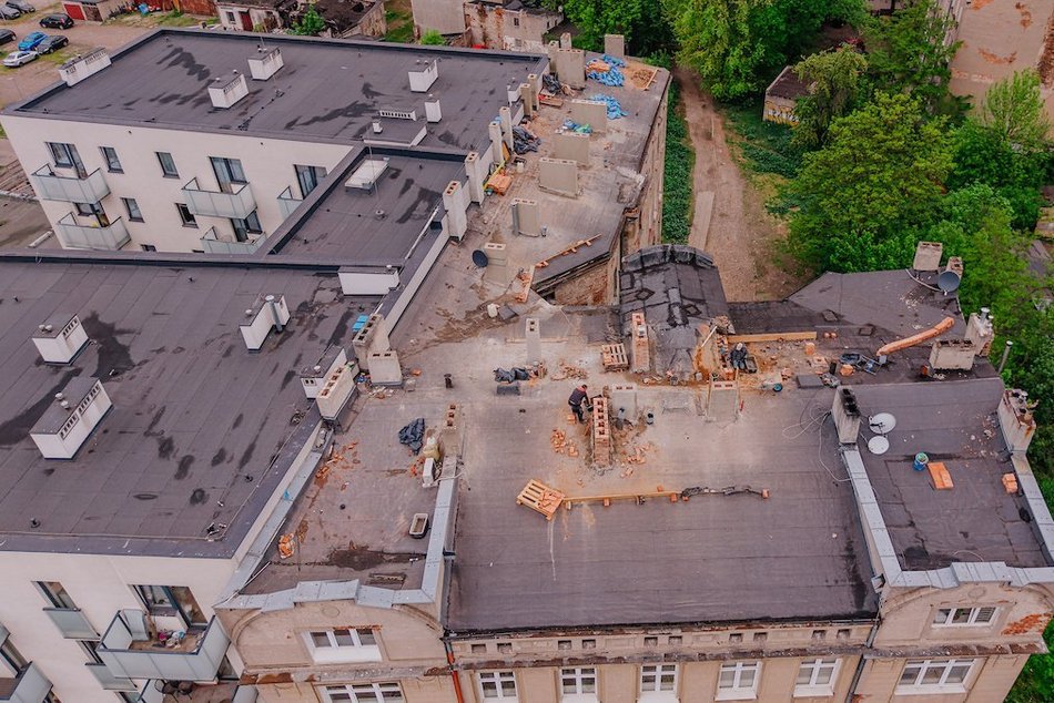 Remonty dachów w kamienicach w Łodzi. Wzmocnione zostaną 93 budynki