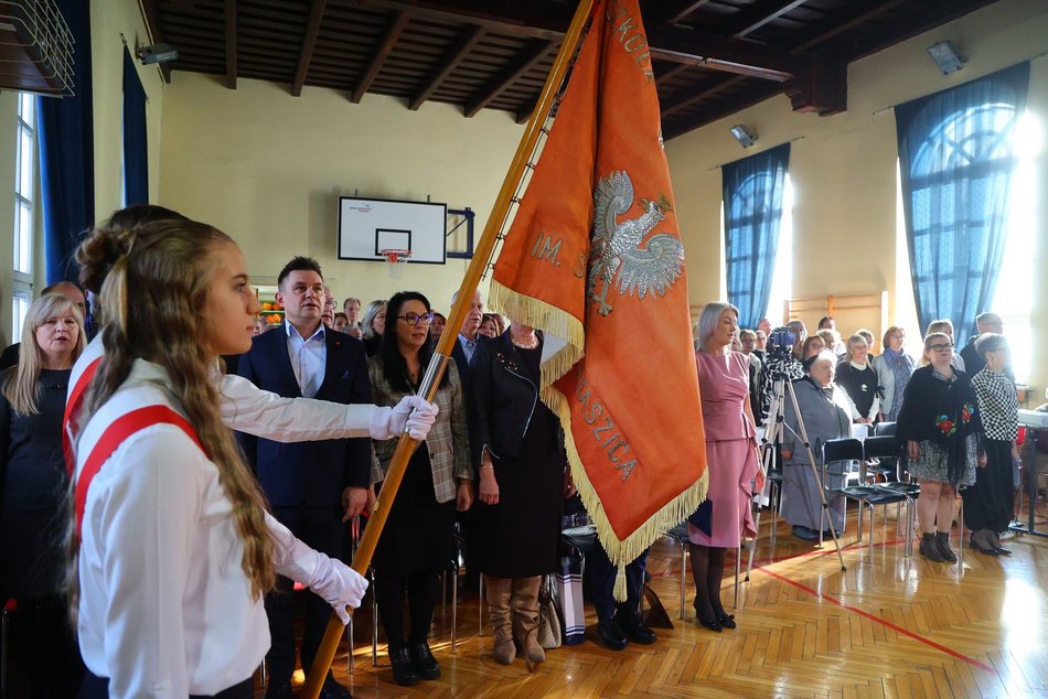 Łódź. Jubileusz w Szkole Podstawowej nr 42 w Łodzi. Huczne obchody z okazji 100-lecia
