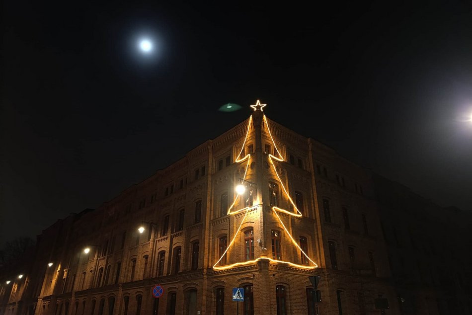 Łódź. Rozświetlony spacer po Łodzi! Zobacz, jak iluminacje rozjaśniają wieczór w mieście