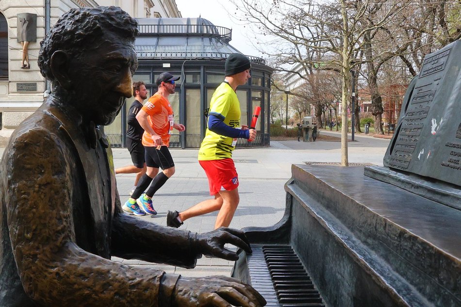 Łódź. DOZ Maraton Łódź 2026. Brałeś udział w biegu? Odszukaj się w galerii i zapisz na pamiątkę!