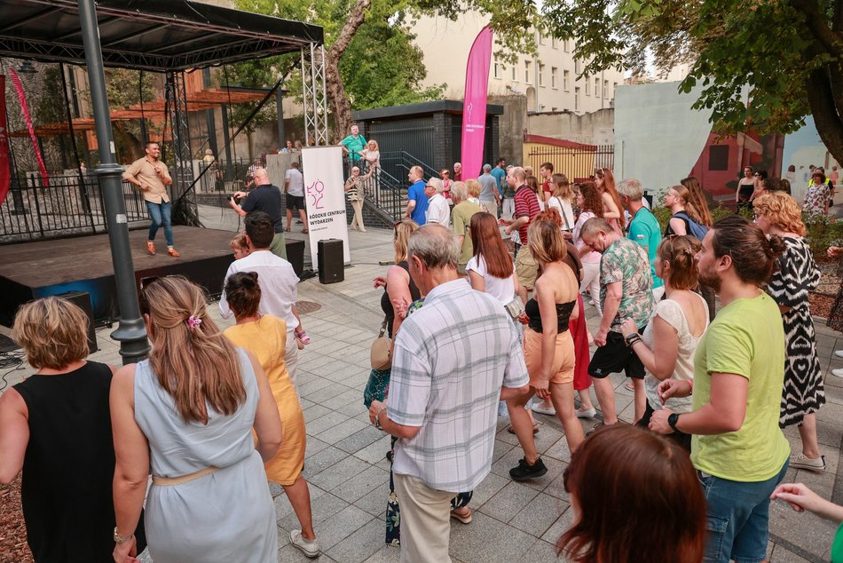 Łódź. Niedzielna potańcówka przy Piotrkowskiej. Łodzianie potrafią się bawić!