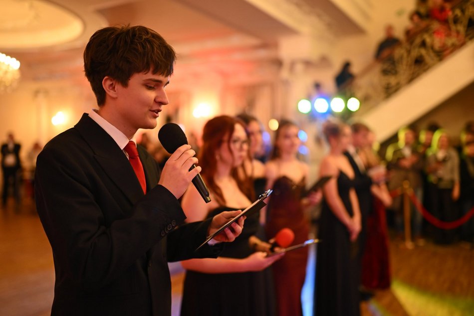 Studniówka III LO w Łodzi. Szyk i elegancja w Białym Pałacu