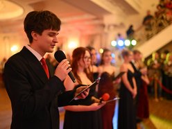 Studniówka III LO w Łodzi. Szyk i elegancja w Białym Pałacu