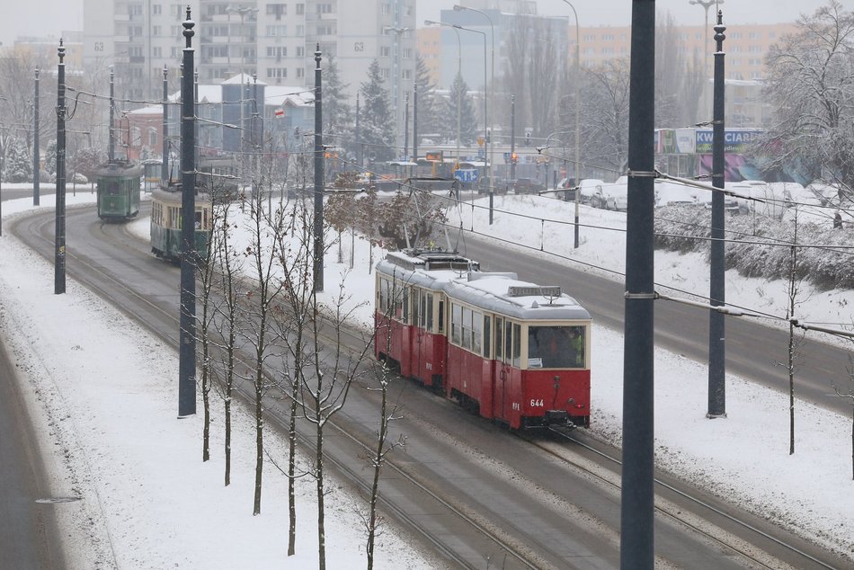 Wielka parada zabytkowych autobusów i tramwajów MPK Łódź