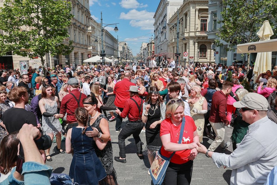 Łódź. Swingowy Spacer po Piotrkowskiej. Najbardziej roztańczona parada w Łodzi! Byłeś?