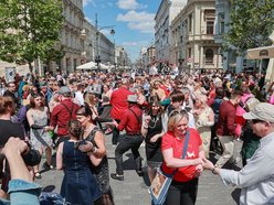 Łódź. Swingowy Spacer po Piotrkowskiej. Najbardziej roztańczona parada w Łodzi! Byłeś?