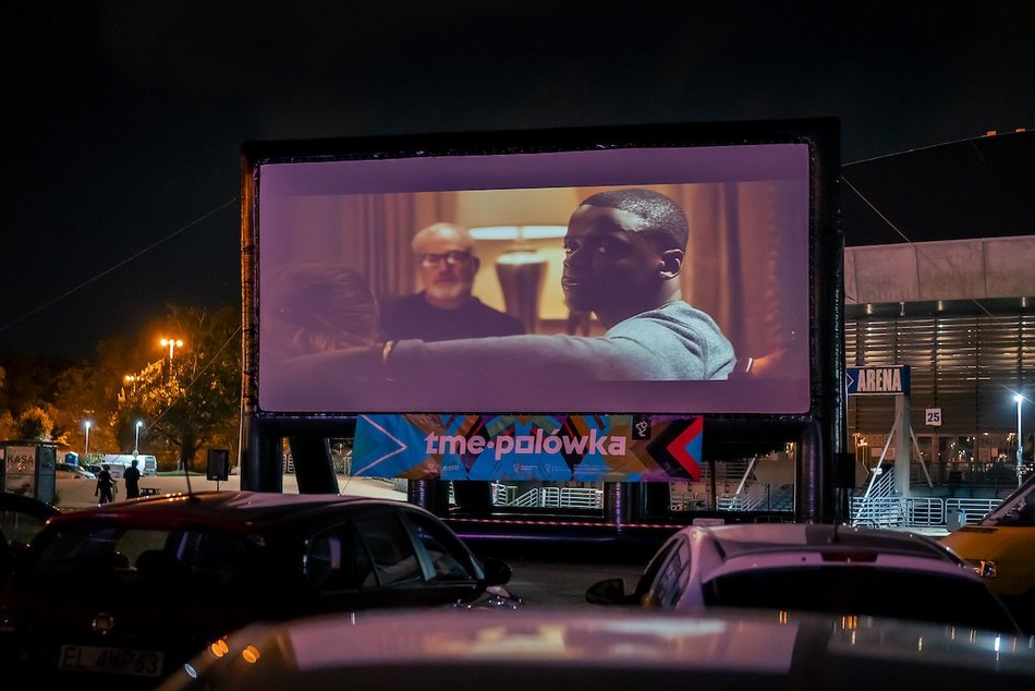 Łódź. Motopolówka przy Atlas Arenie w Łodzi. Dobre kino prosto z samochodu