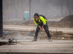 Łódź. Drogowcy układają nową nawierzchnię na Śmigłego-Rydza