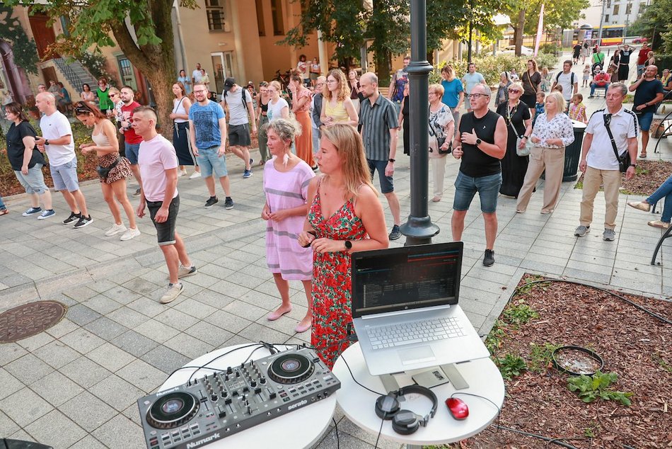 Łódź. Niedzielna potańcówka przy Piotrkowskiej. Taneczny wieczór łodzian