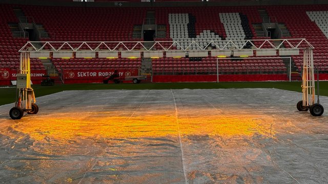 Zima kontra murawa. Jak idą przygotowania do startu Ekstraklasy w Łodzi?