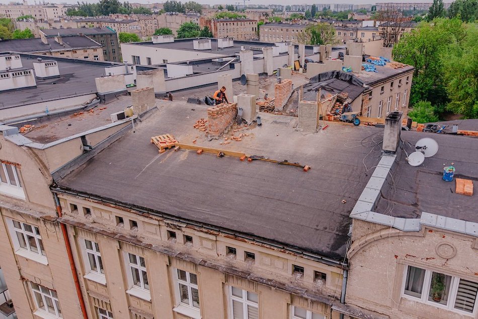 Remonty dachów w Łodzi! Kamienice z nowym zadaszeniem