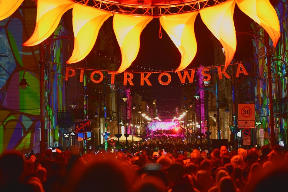 TOP 25 zdjęć z pierwszego dnia Light Move Festival 2025 Łódź. W sam raz na tapetę!
