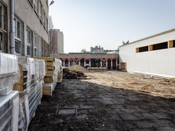 Hala sportowa rośnie przy II Liceum Ogólnokształcącym w Łodzi. Kiedy koniec budowy?