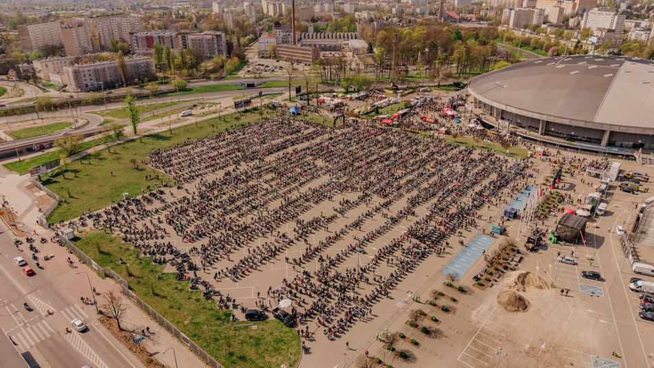 Łódź. Motocykliści opanowali Łódź! Otwarcie sezonu pod Atlas Areną i parada przez miasto