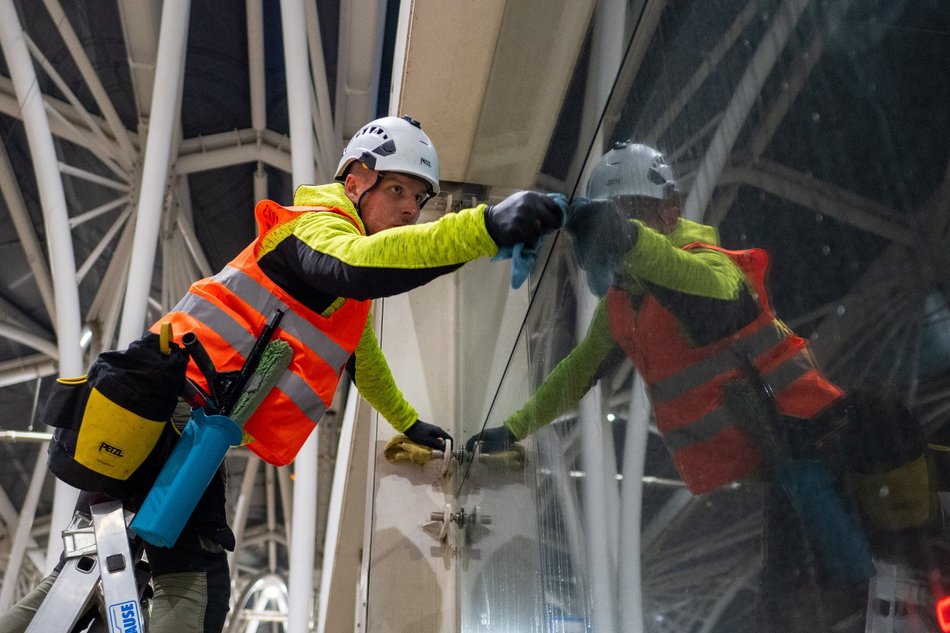 Stajnia Jednorożców w Łodzi wymyta na błysk! Zobacz te prace na wysokościach