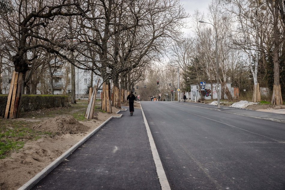 Łódź. Przędzalniana w Łodzi otwarta. Nowa jezdnia, chodniki i parkingi
