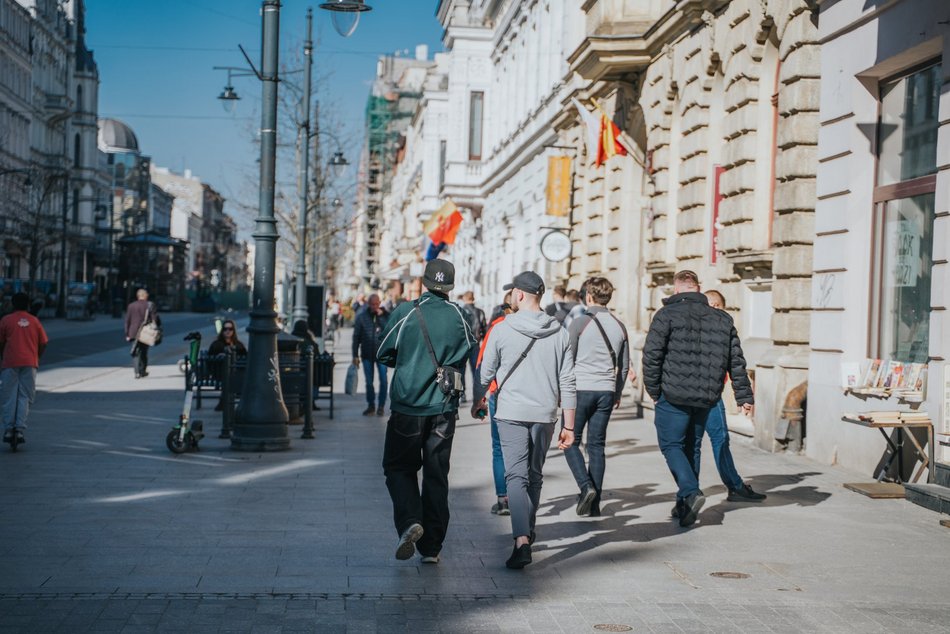 Łódź. Łódź nie tęskni za zimą! Tłumy Łodzian spacerowały po Piotrkowskiej i Parku Staromiejskim