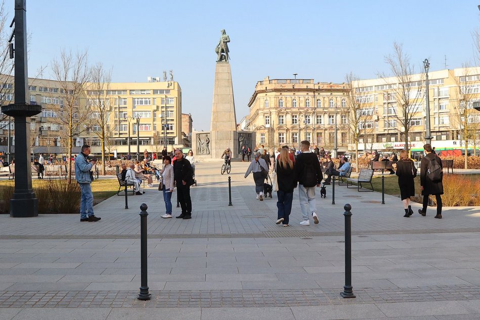 Łódź. Łódź budzi się do życia! Łodzianie i turyści tłumnie korzystają z pierwszych dni wiosny
