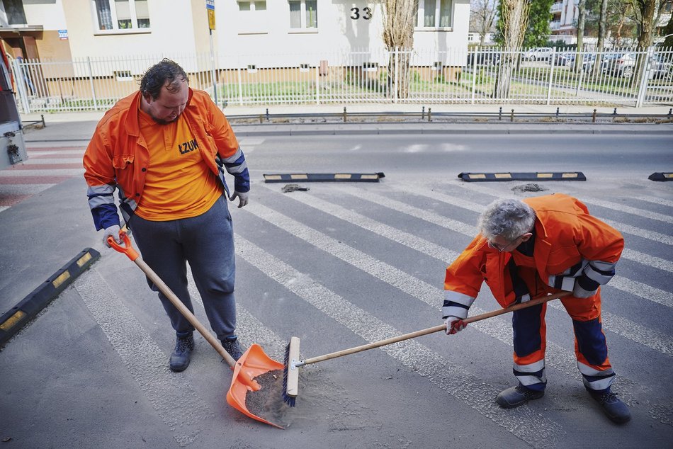 Łódź. Sprzątanie w Łodzi trwa nieprzerwanie. Na których ulicach pracowały ekipy porządkowe?