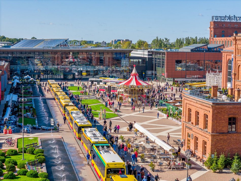 Wielka parada autobusów przejechała ulicami Łodzi