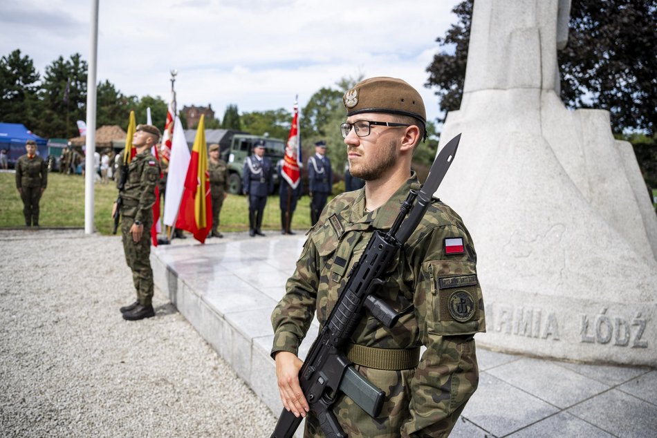 Piknik militarny w parku Helenów