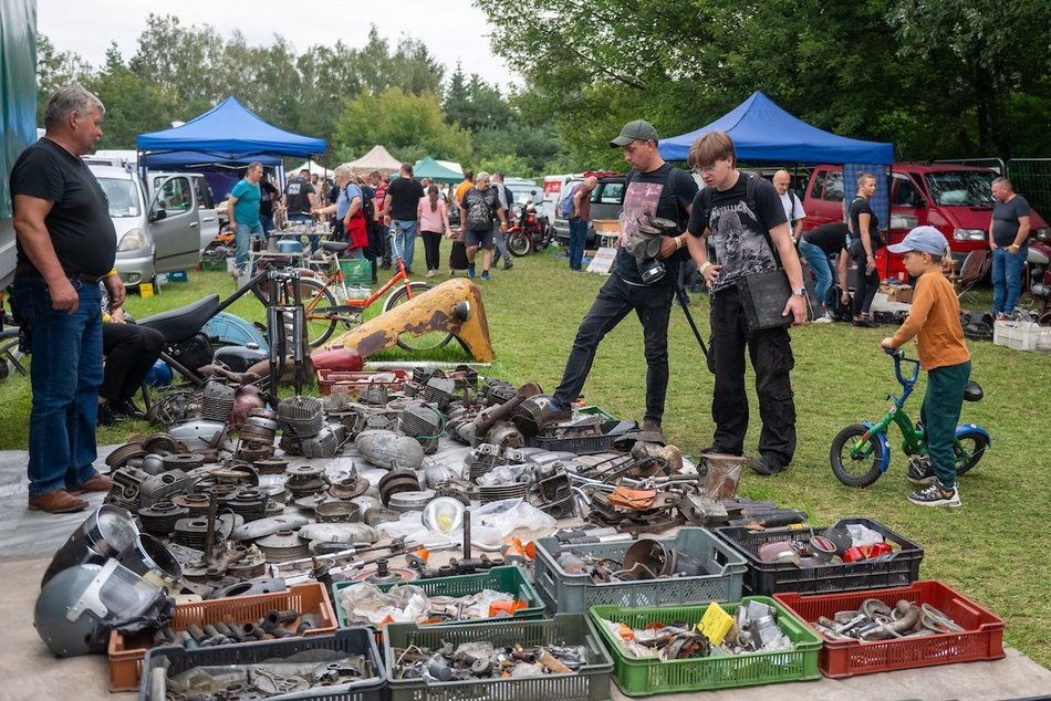 Łódź. Moto Weteran Bazar w Łodzi. Prawdziwy raj dla kolekcjonerów zabytkowych pojazdów