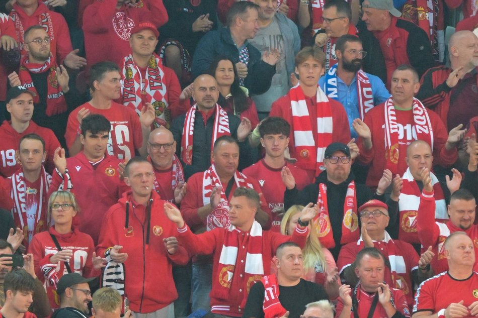 Kibice Widzewa Łódź z Pogonią Szczecin. Byłeś/aś tam? Znajdź się w galerii!