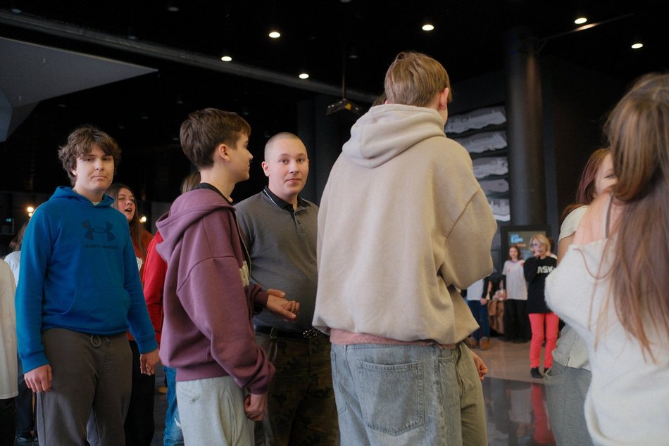 Łódź. Licealiści z Łodzi zatańczyli Belgijkę! Wielkie świętowanie Międzynarodowego Dnia Licealisty