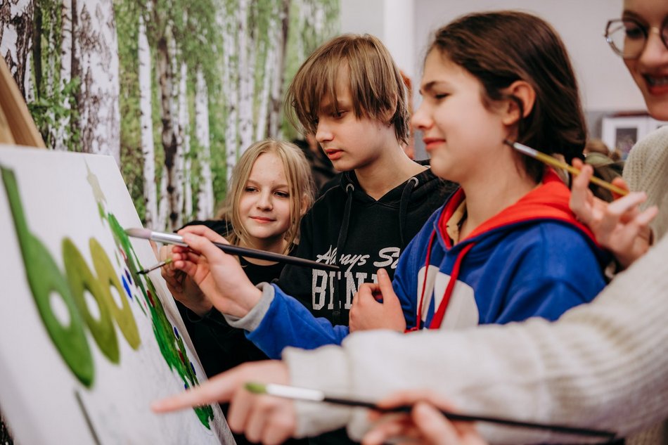 Uczniowie Szkoły Podstawowej nr 1 malują wyjątkowy obraz