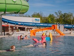 Aquapark Fala w majówkę - baseny zewnętrzne, zjeżdżalnia kamikaze