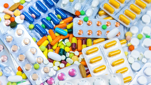 Nowa lista leków refundowanych 2023. Które zdrożały, które potaniały?