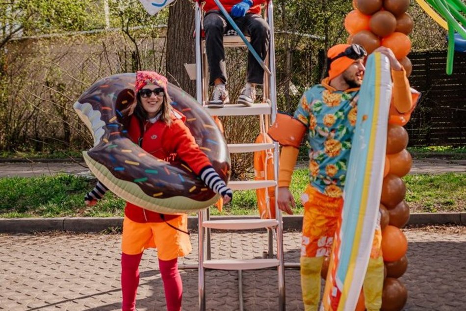 Strefa kibica Aquaparku Fala na DOZ Maraton Łódź 2025. Zobacz, jak łodzianie dopingowali biegaczy!