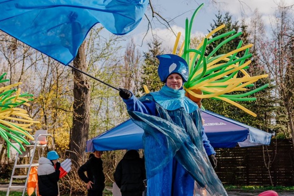 Strefa kibica Aquaparku Fala na DOZ Maraton Łódź 2025. Zobacz, jak łodzianie dopingowali biegaczy!
