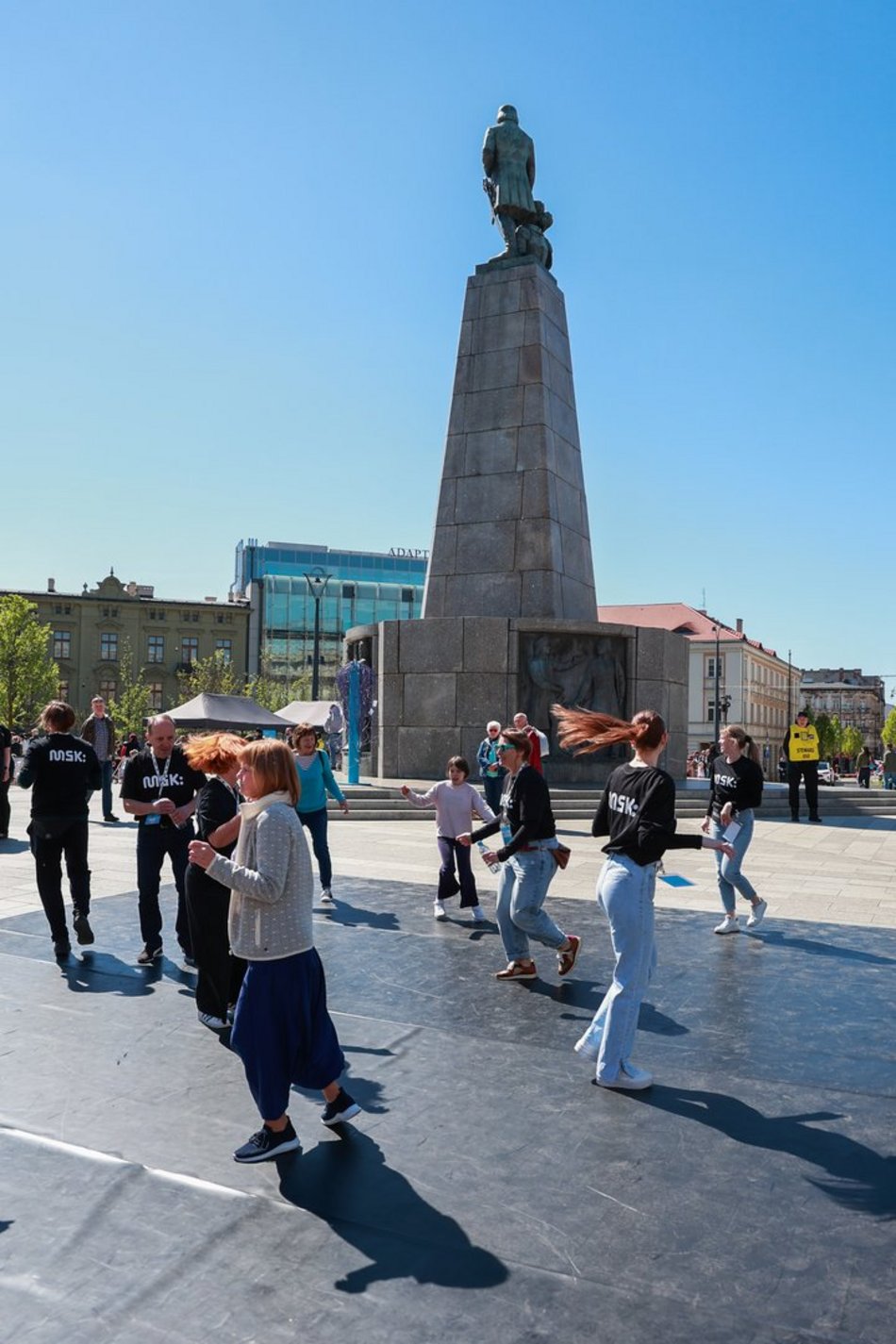 Łódź. Międzynarodowy Dzień Tańca w Łodzi. Pokazy, warsztaty i wspólna potańcówka