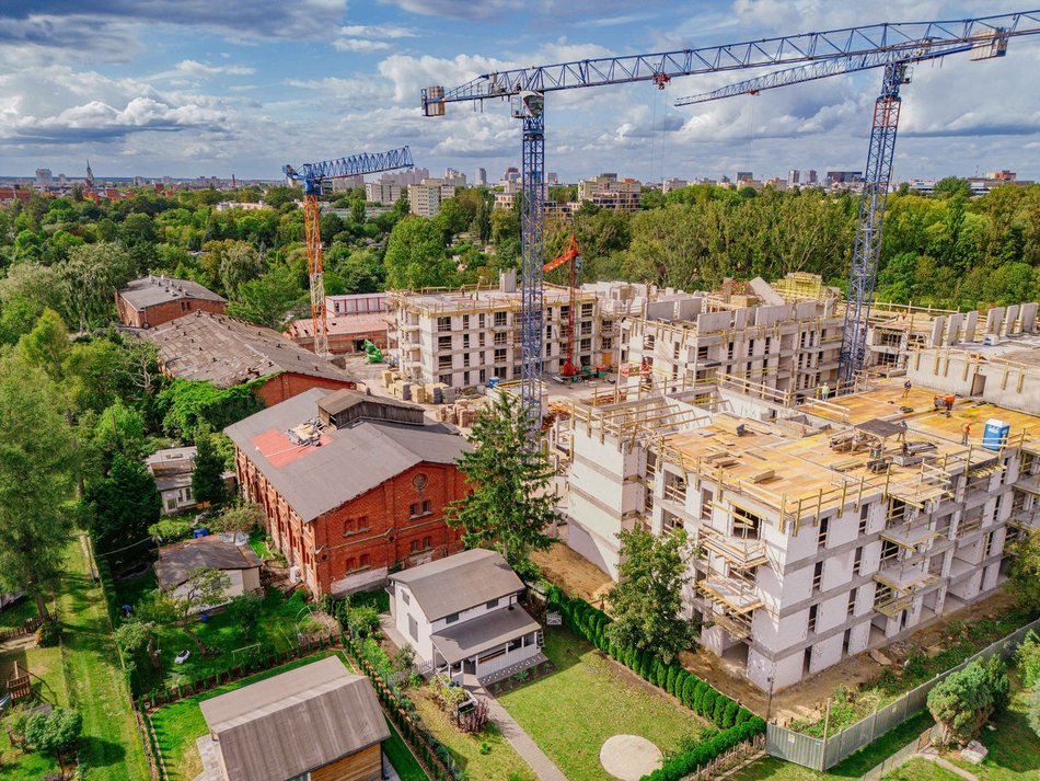 Zapomniany folwark Scheiblera w Łodzi pięknieje! Nowe mieszkania powstają z rozmachem