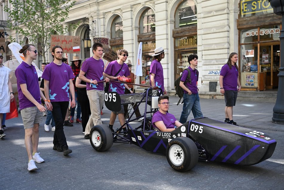 Łódź. Juwenalia 2026 w Łodzi czas start! Kolorowa parada studentów przeszła Piotrkowską