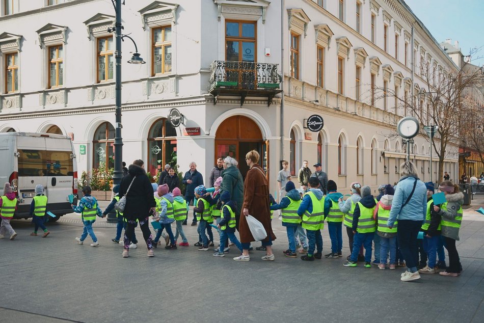 Łódź. Światowy Dzień Autyzmu. Przedszkolaki przemaszerowały Piotrkowską!